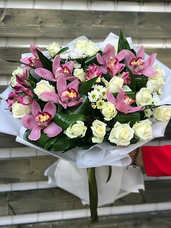 Букет цветов из: Розы и Хризантемы в Холмске