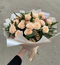 Букет Кремовые розы Латте в Холмске