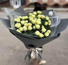 Букет Белые кустовые розы Солинеро в Холмске