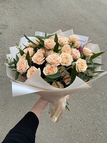 Букет Кремовые розы Латте в Холмске
